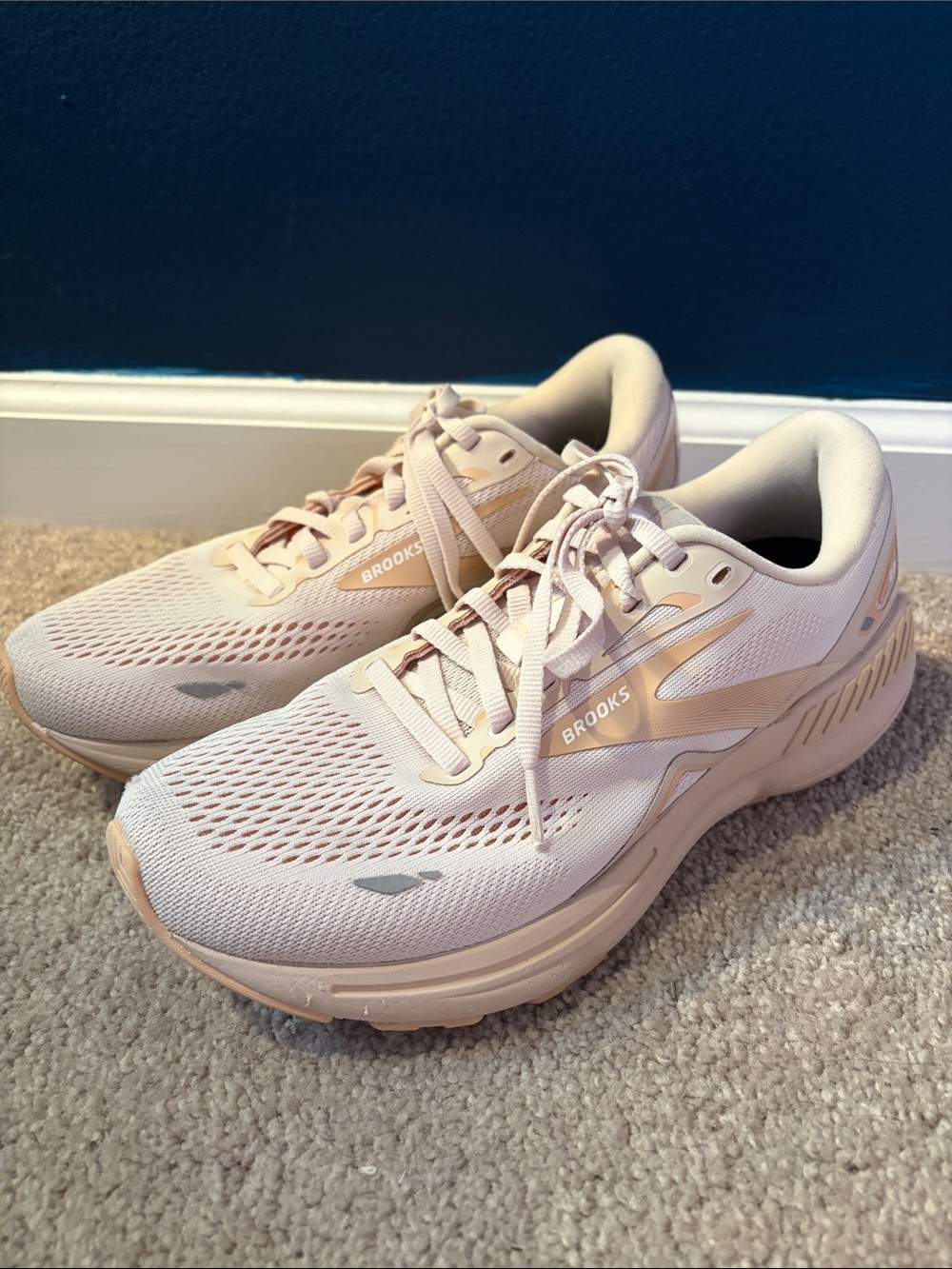 Brooks Women’s Adrenaline GTS 23 - Sz 8.5